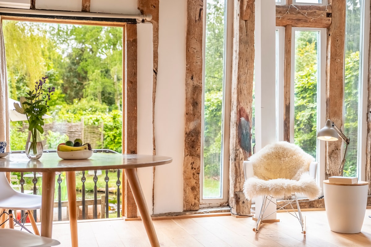 The Hayloft - Barn Conversion in Lovely Rural Area