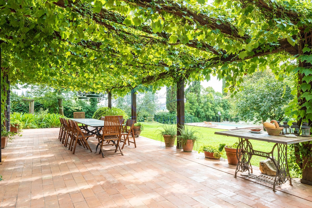 A green gate to Rome