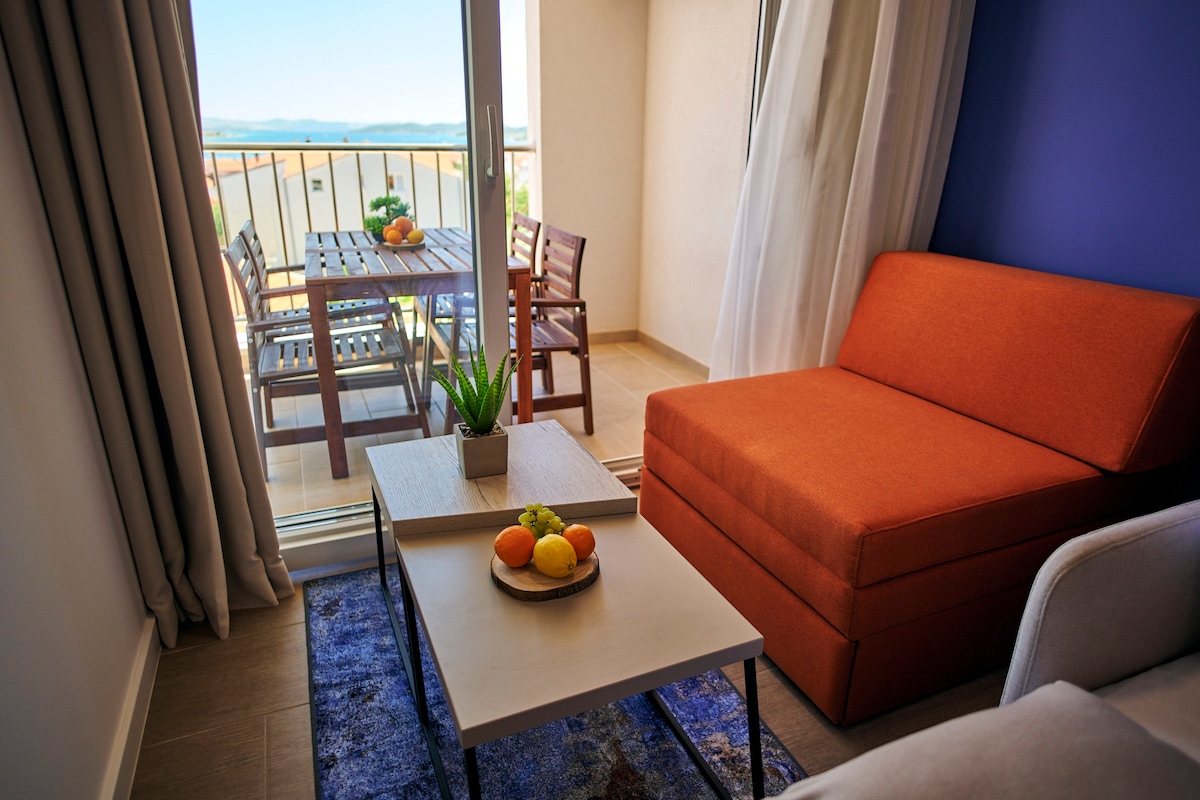 One Bedroom Apartment With Sea View and Balcony