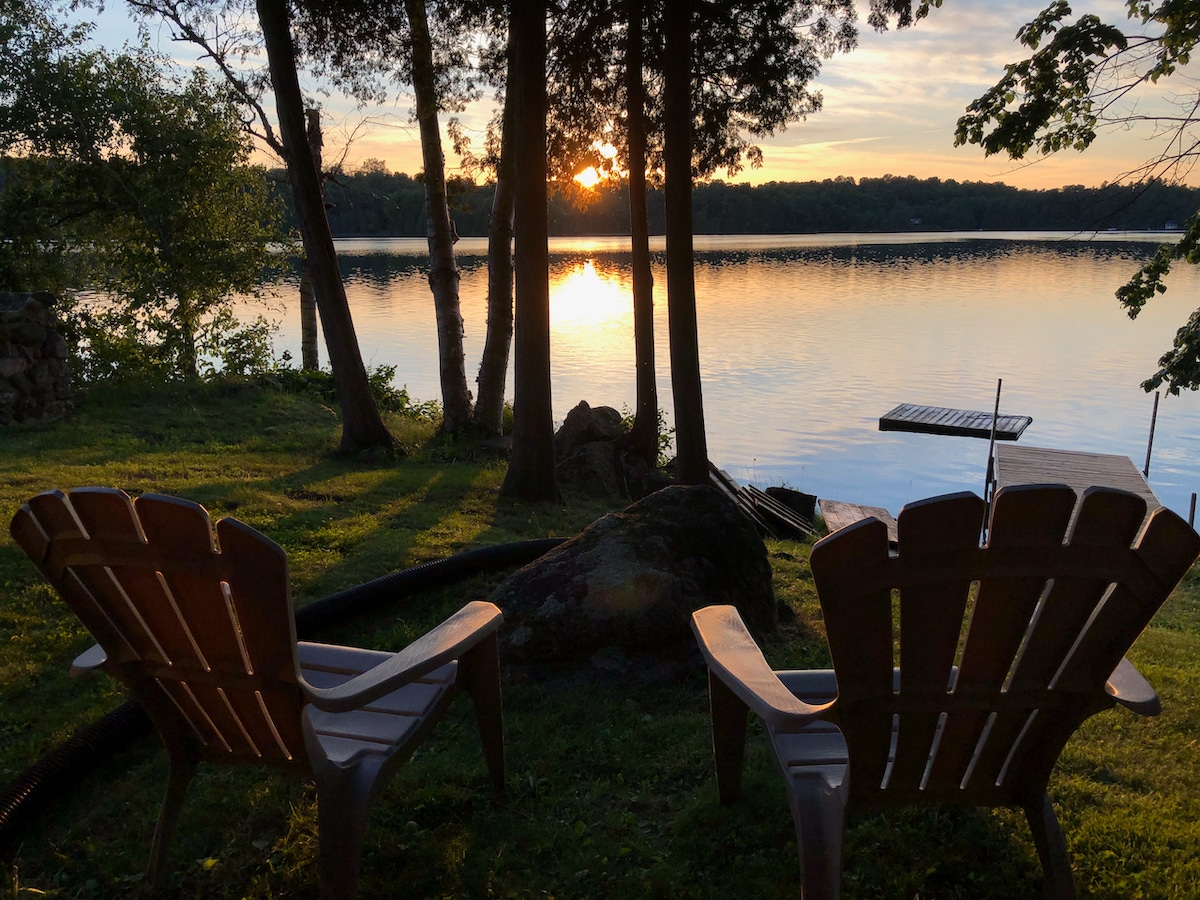 Serene, Sunset Facing, Lakeside Retreat, Hot tub