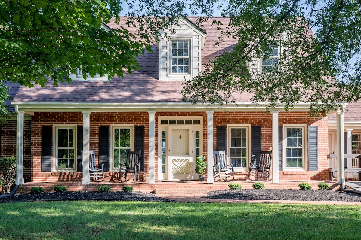 Sunset Mountain Views | Spacious + Close to It All