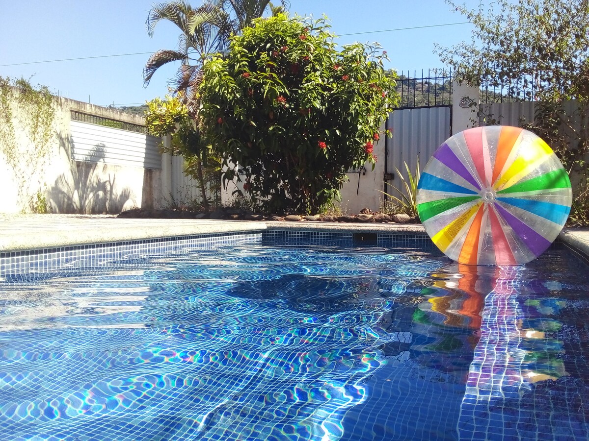 Cocoricó私人单间公寓，带泳池、空调和停车场