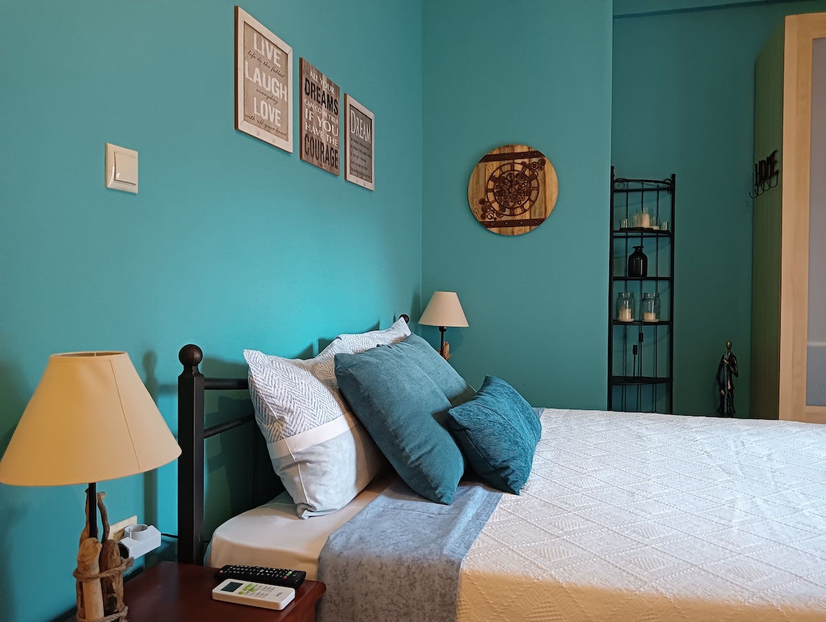 Amelie 's Turquoise Room