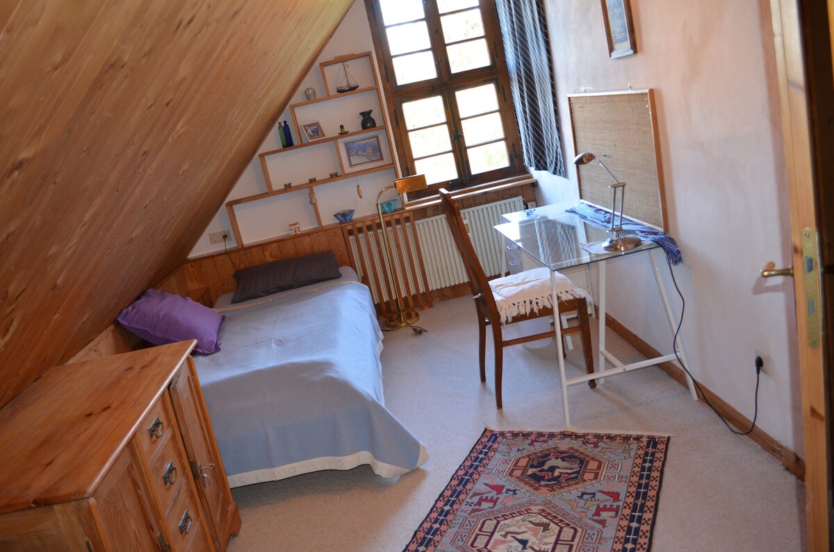 安静的公寓，位于美丽的Lahntal-Sarnau