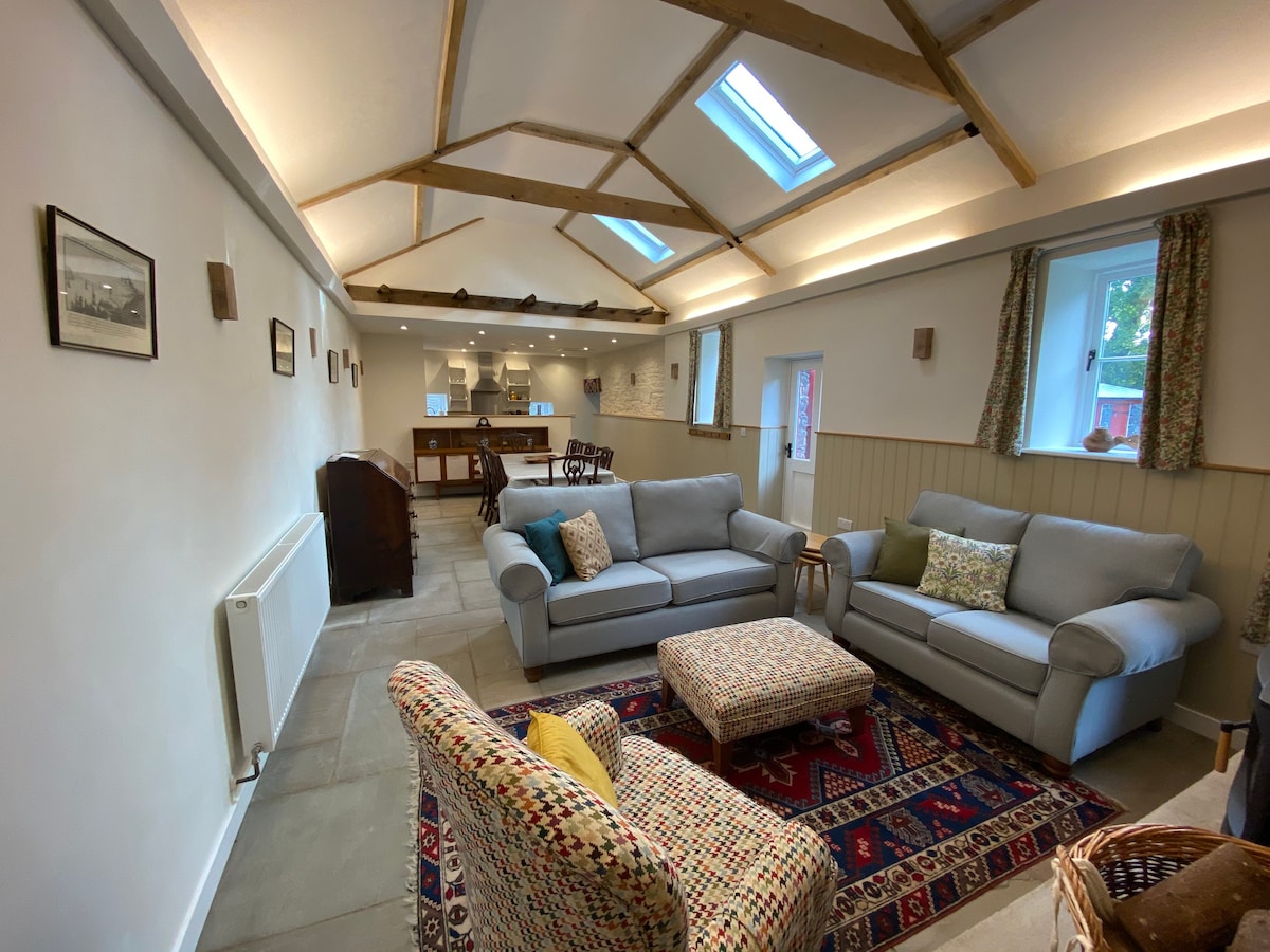 The Badger: West Wales Rural Barn Retreat