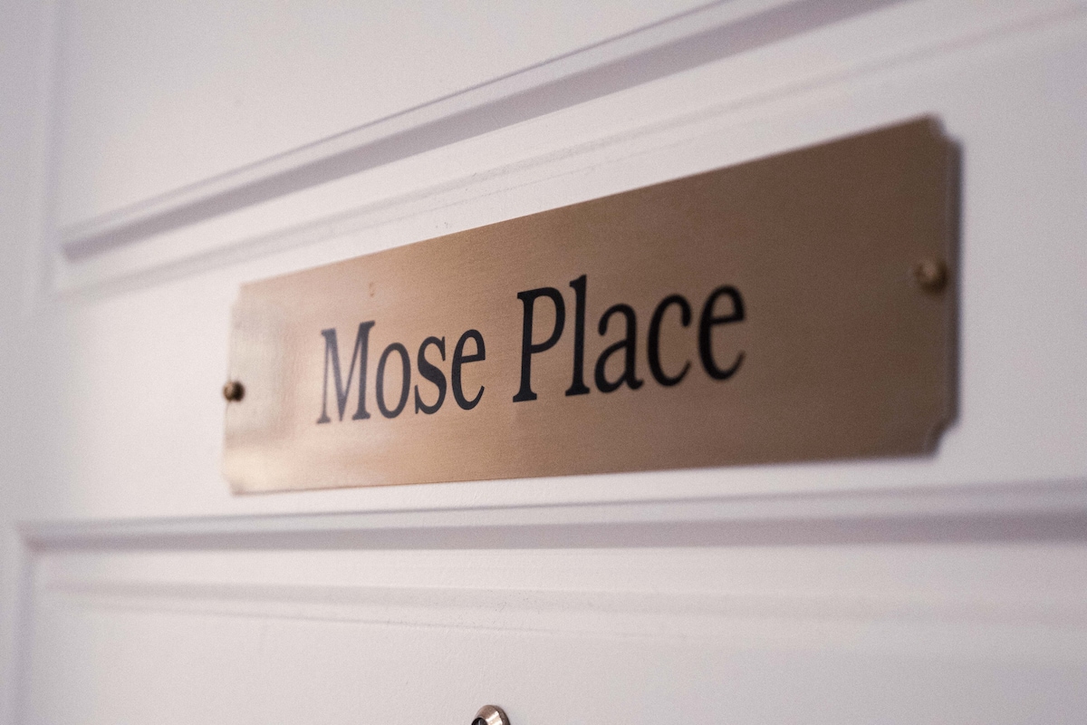 Mose Place: 1BR Suite at the Hotel Rhea