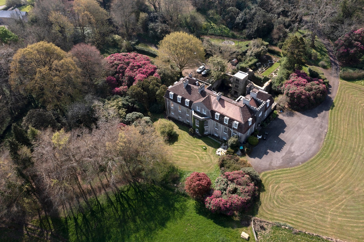 Looe附近的Cornish Manor House ，占地25英亩