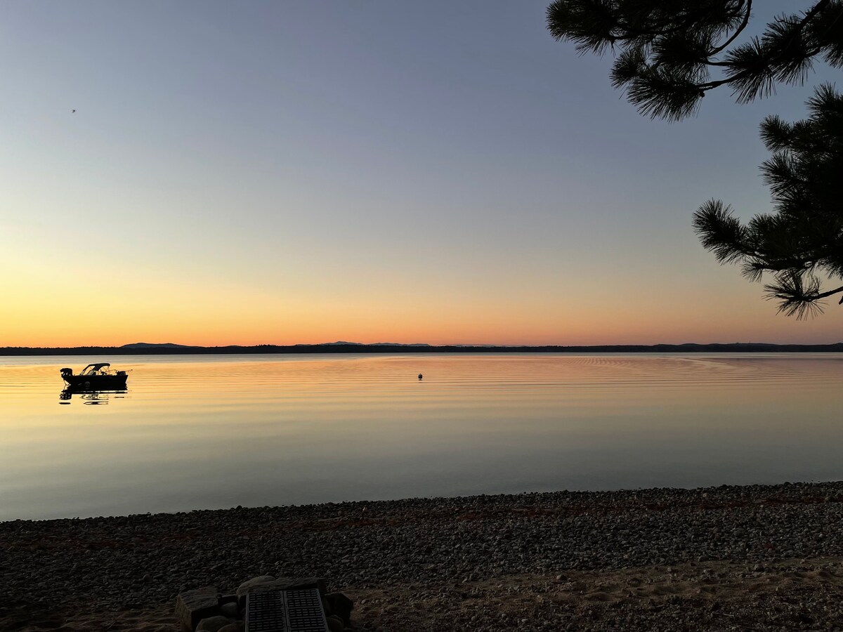 Sebago Lakehouse ：热水浴缸和私家海滩