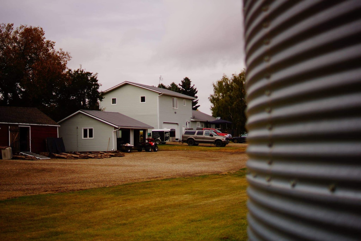 Airbnb near Lake Diefenbaker & Barn Wedding Venue.