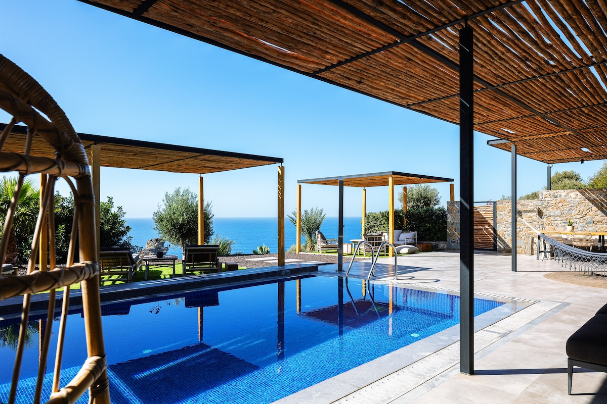 Luxe Coastal Escape with Sea Views - Kumo Villa I