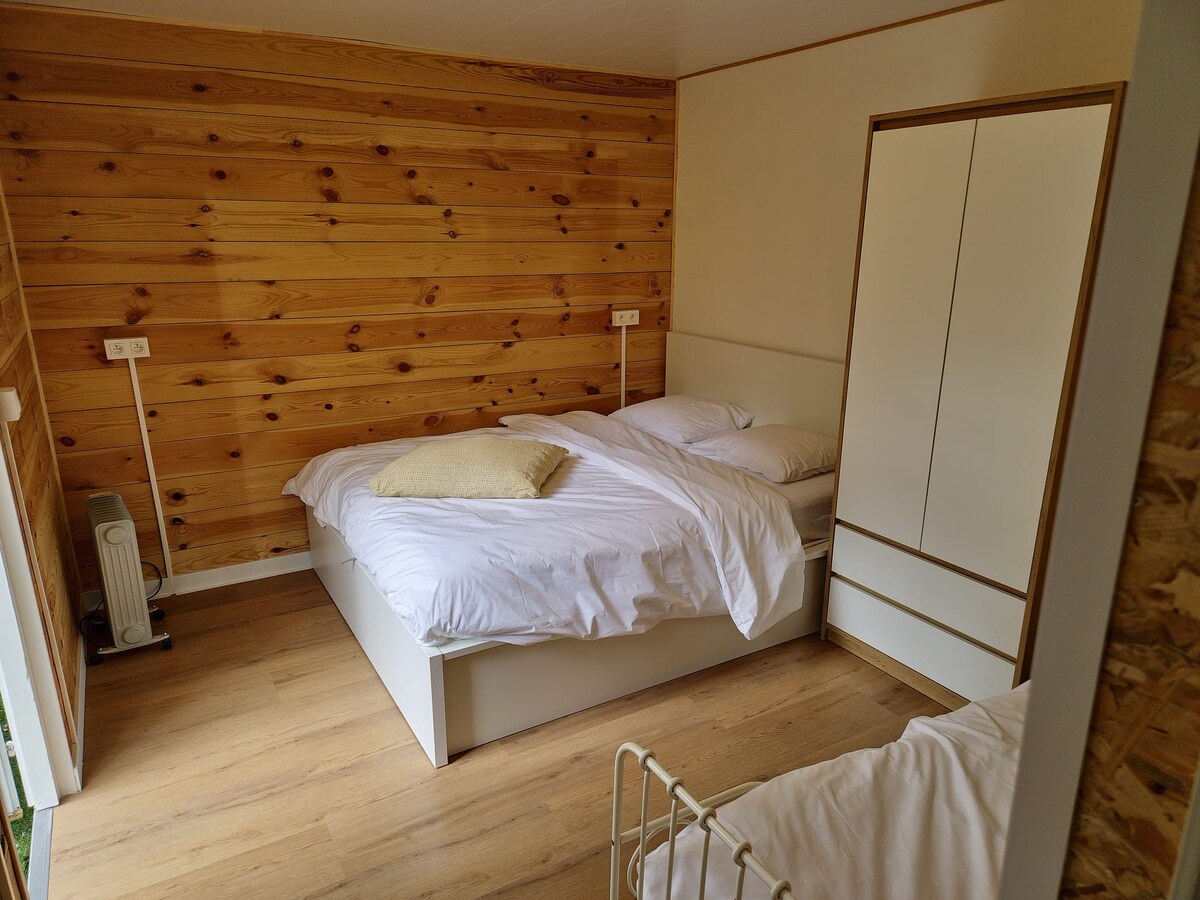 Camping GT Balen的3卧室度假木屋