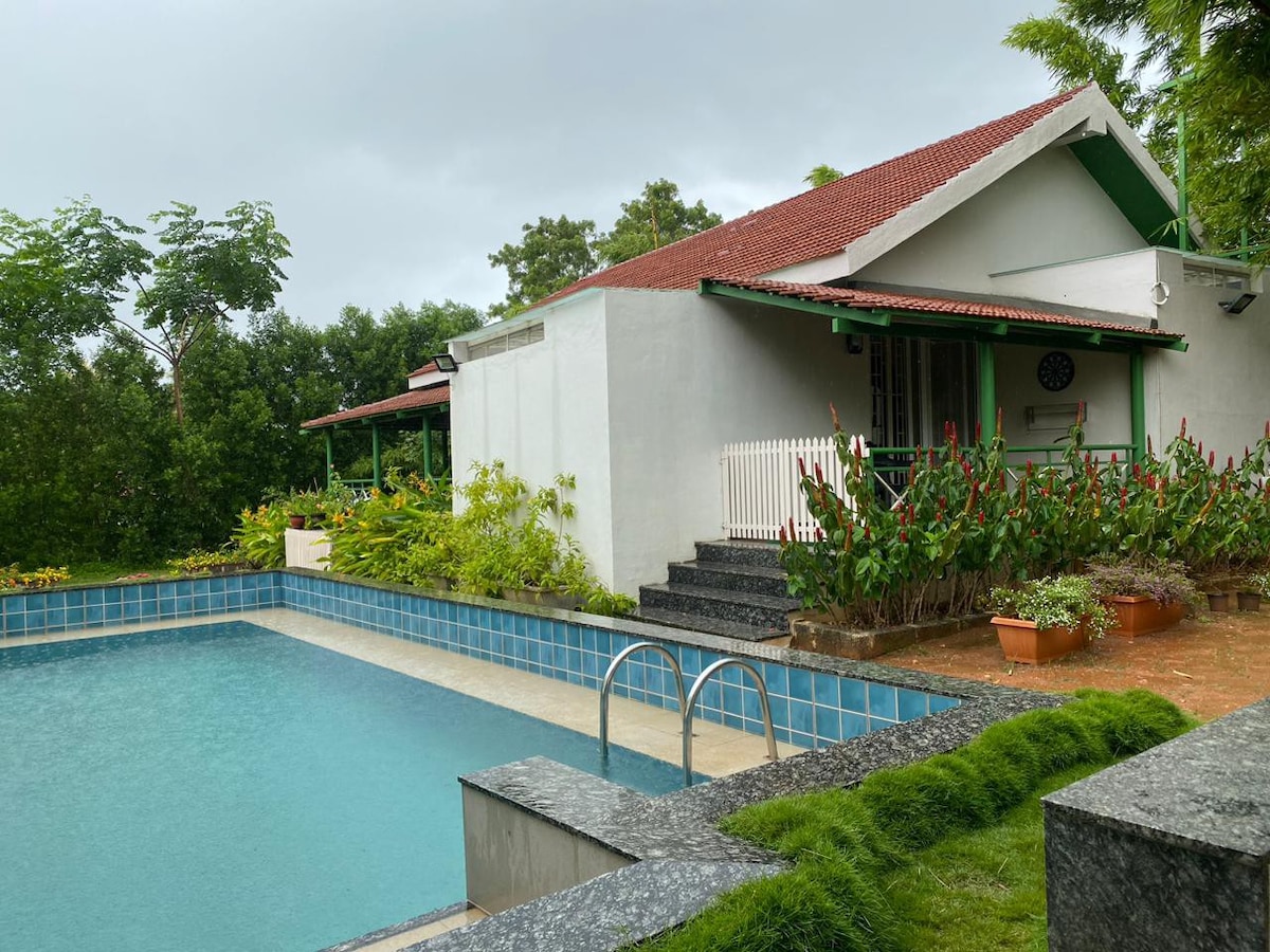 Rustling Bamboo Cottage - A Quiet Rural Vacation