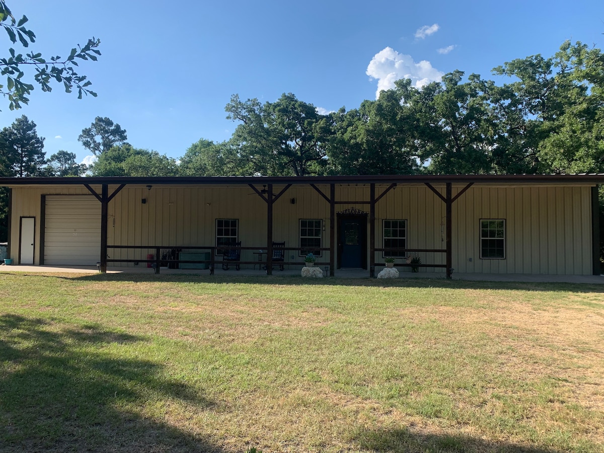 Quiet Barndominium in the country on 11 Acres