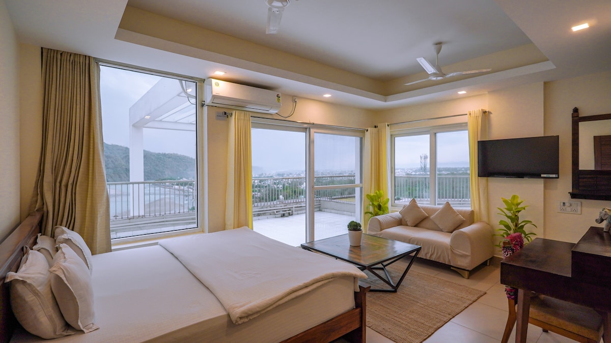 Terrace room w/ Most Exclusive 180 view of Ganges