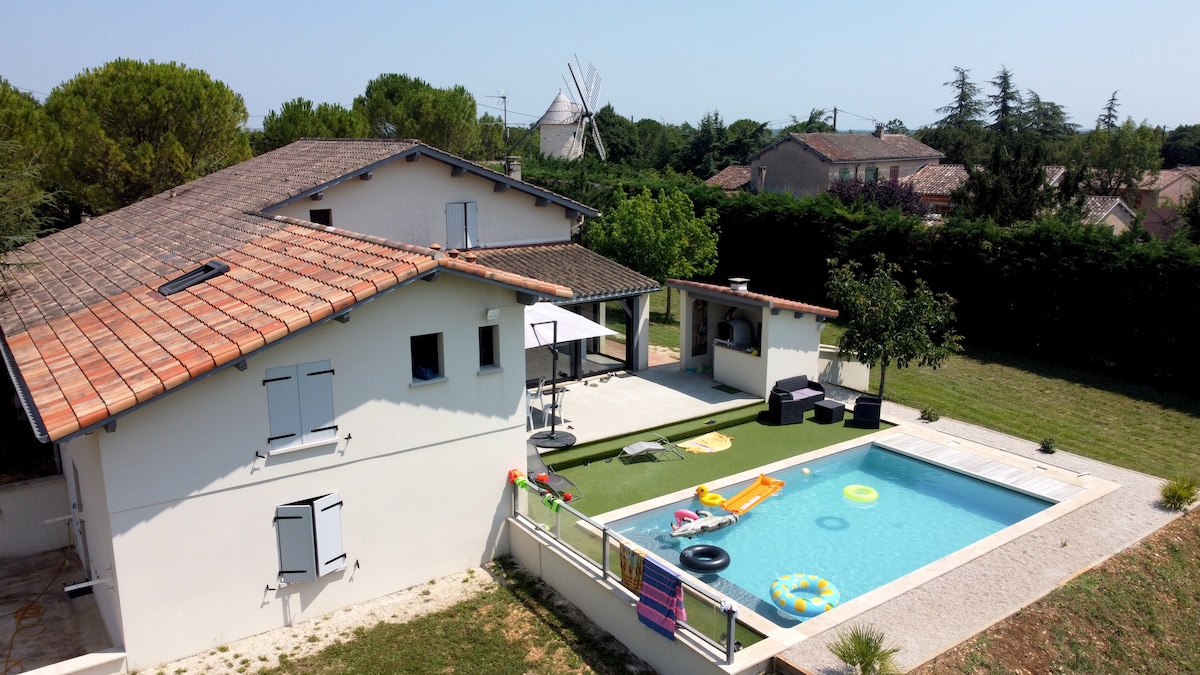 Quercy Grande Villa avec Piscine & Baignoir Balnéo