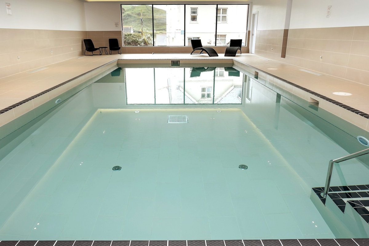 3 Challacombe- Indoor Pool & 4 min walk to Beach!