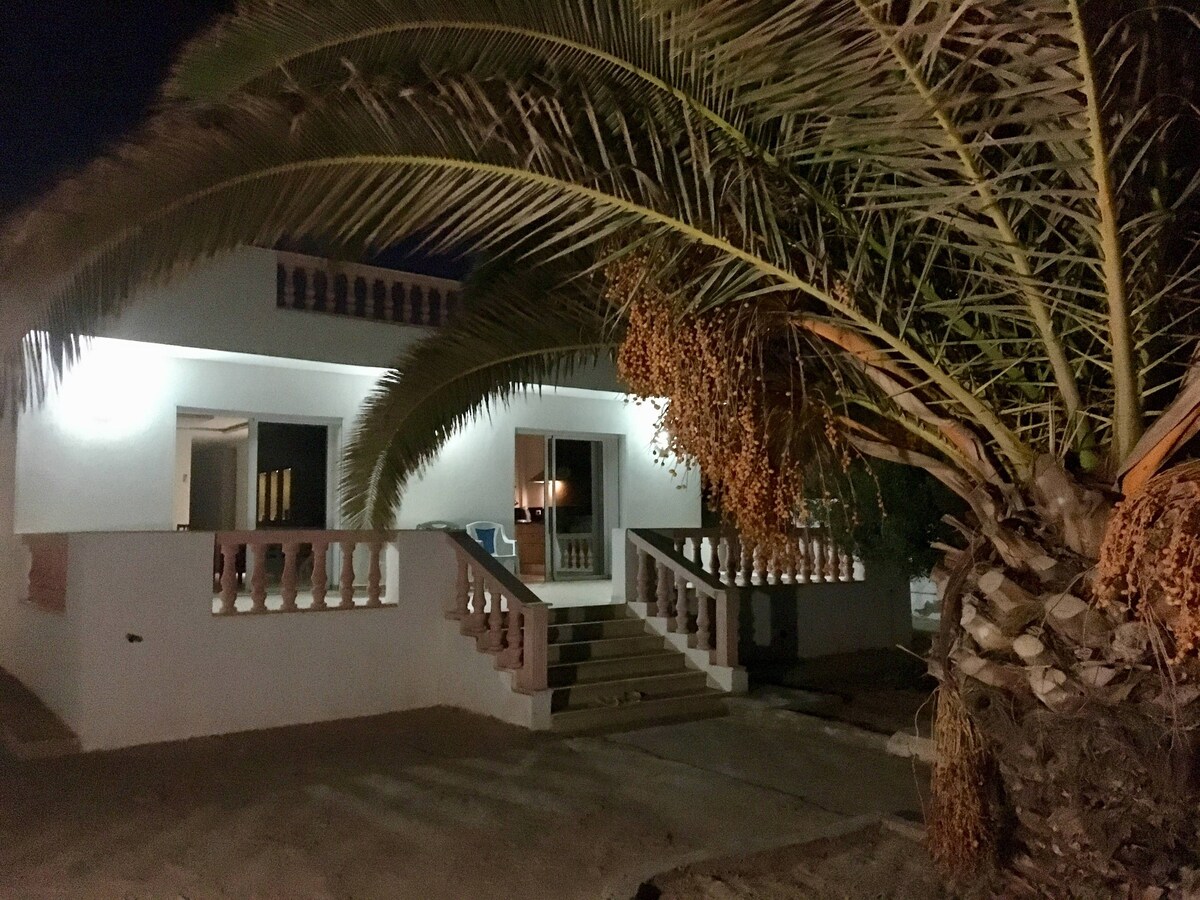 Villa en 1ère ligne, sur la plage d’El Ogla