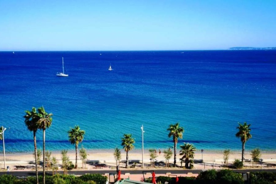 拉凡杜海滩（ Lavandou Beach ）全海景