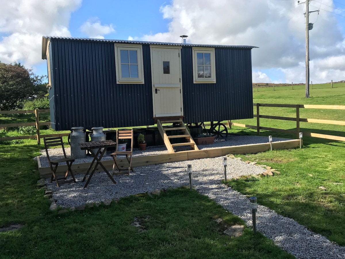 Phoenix Farm Shepherds Hut, Minions, Cornwall