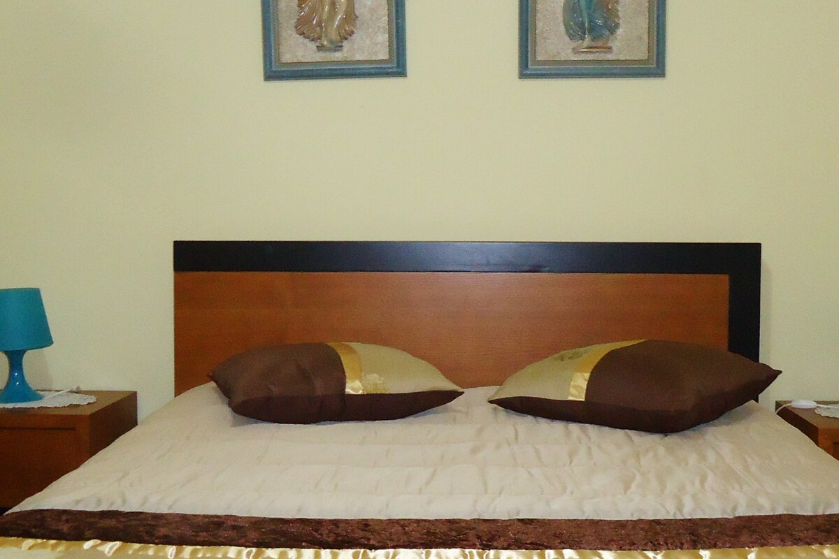 Quarto Nº 3 cama de casal banho partilhado
