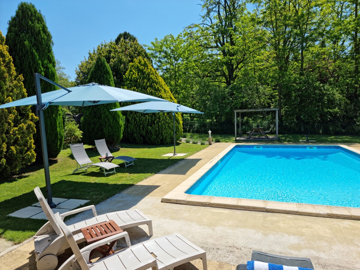 Beautiful 3 bedroom property with heated pool