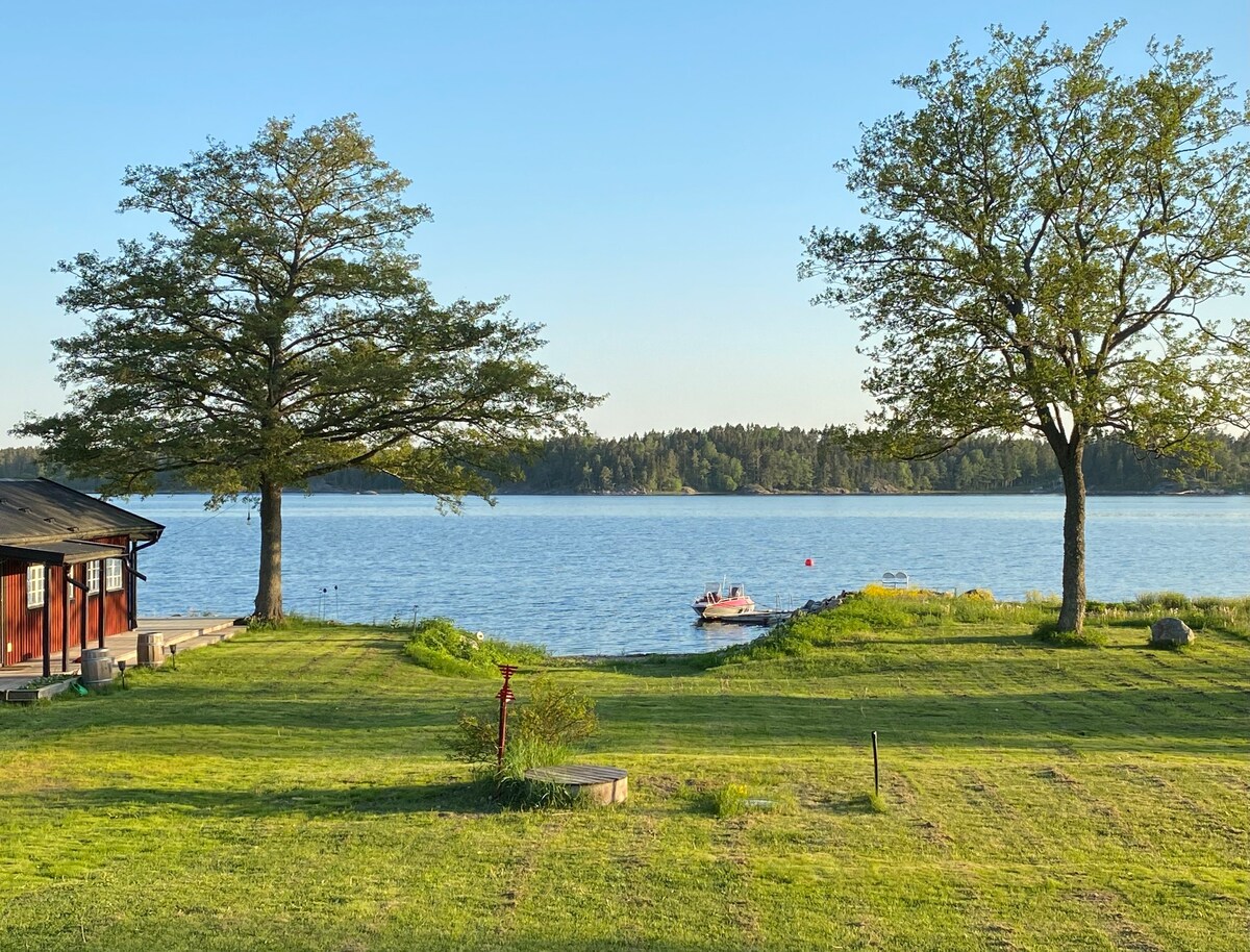 Sjöställe på Väddö med egen strand i sydväst