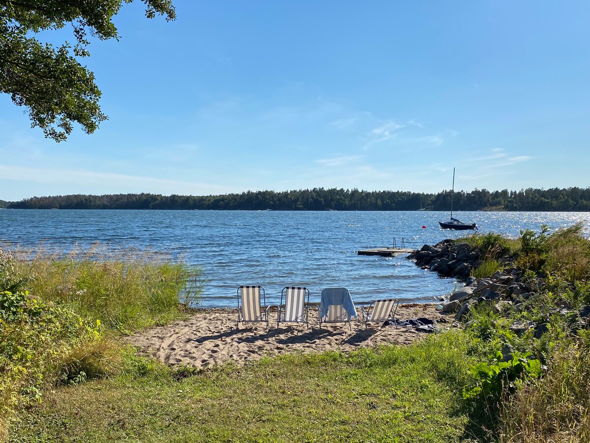 Sjöställe på Väddö med egen strand i sydväst