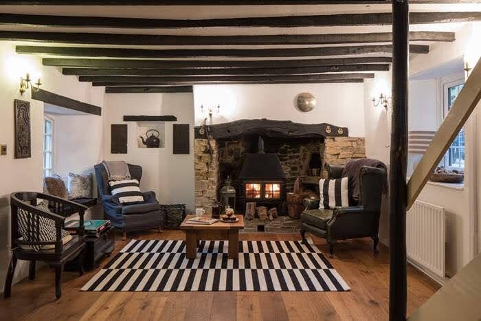 Escape to the country, dog friendly Devon cottage