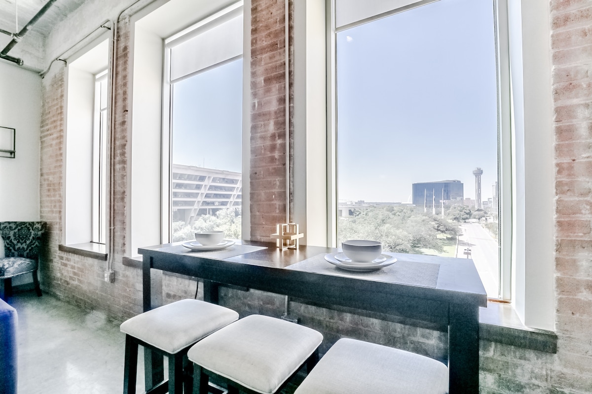 Amyfinehouse| Sleek 2BR Loft|Pool+Views+Valet