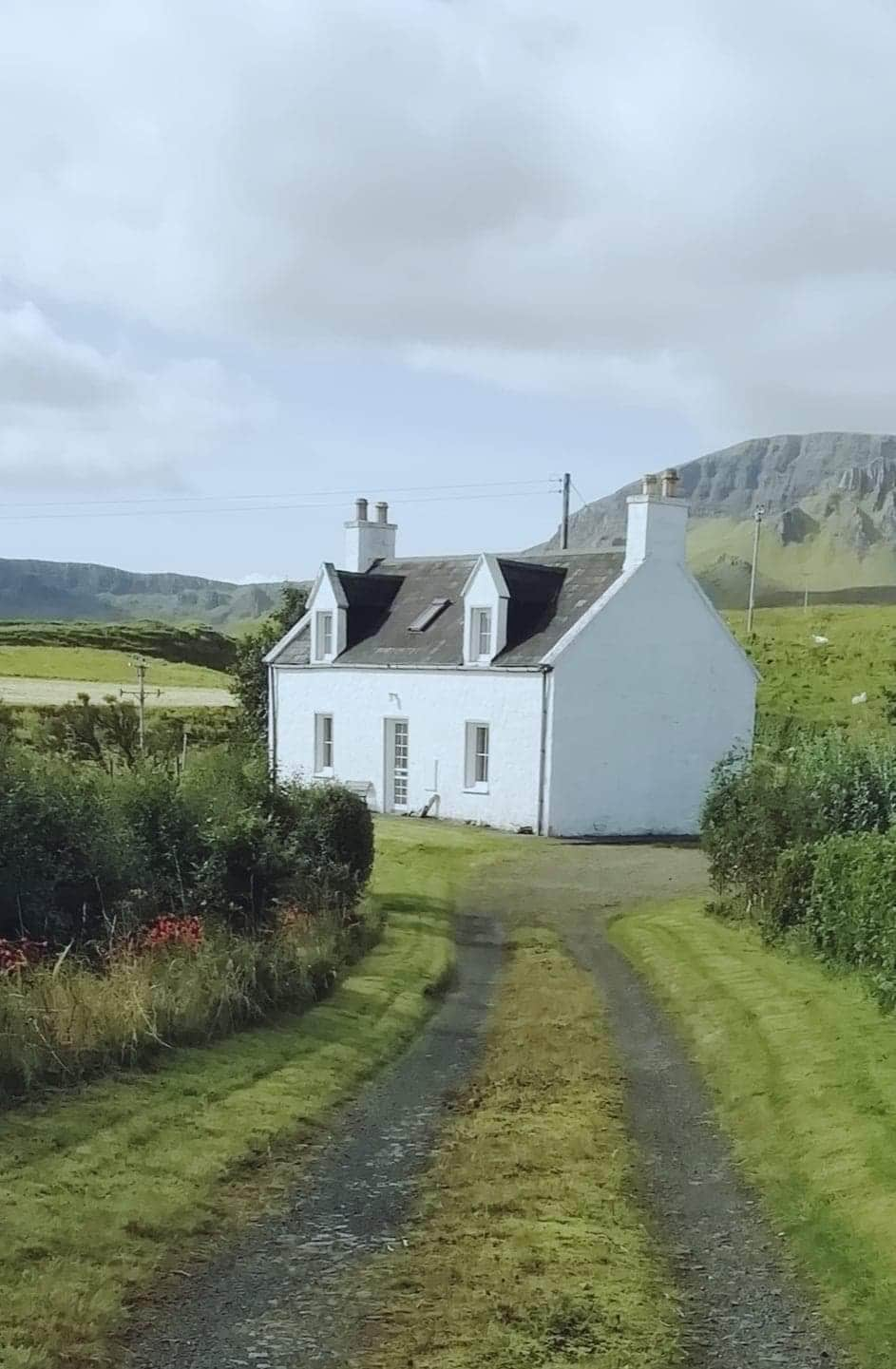 四个人的传统Croft乡村小屋。