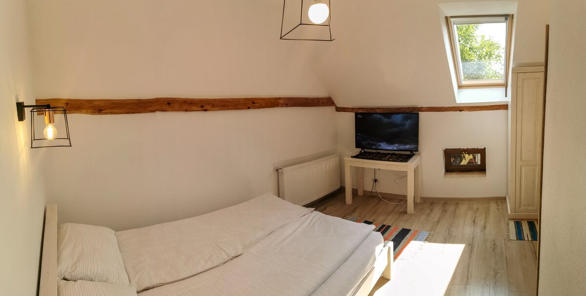 Otto's Guesthouse Room 2