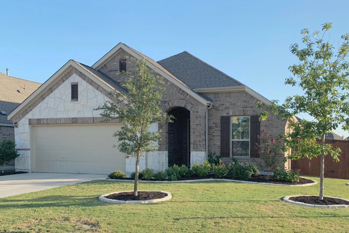 Bright and Beautiful Pflugerville Home