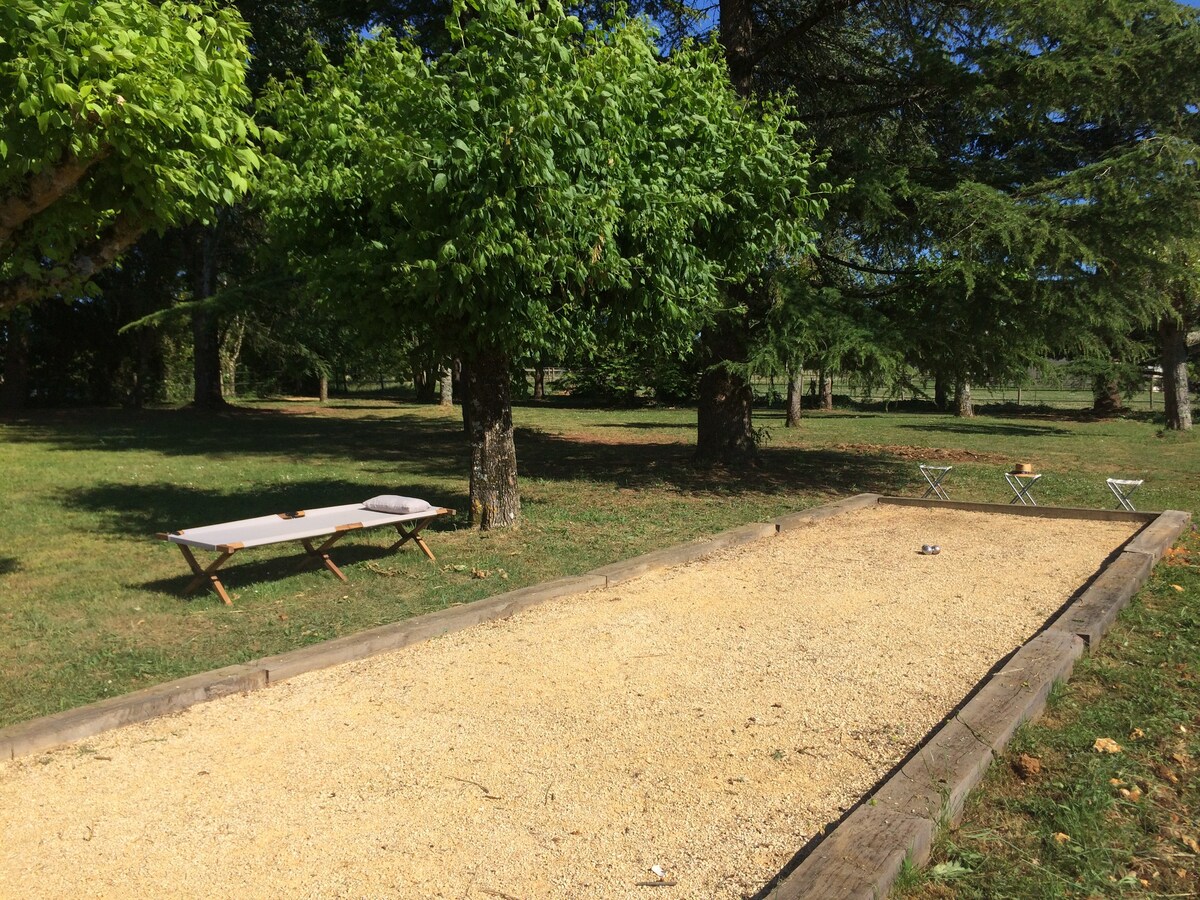 Périgord -营地，自然泳池位置