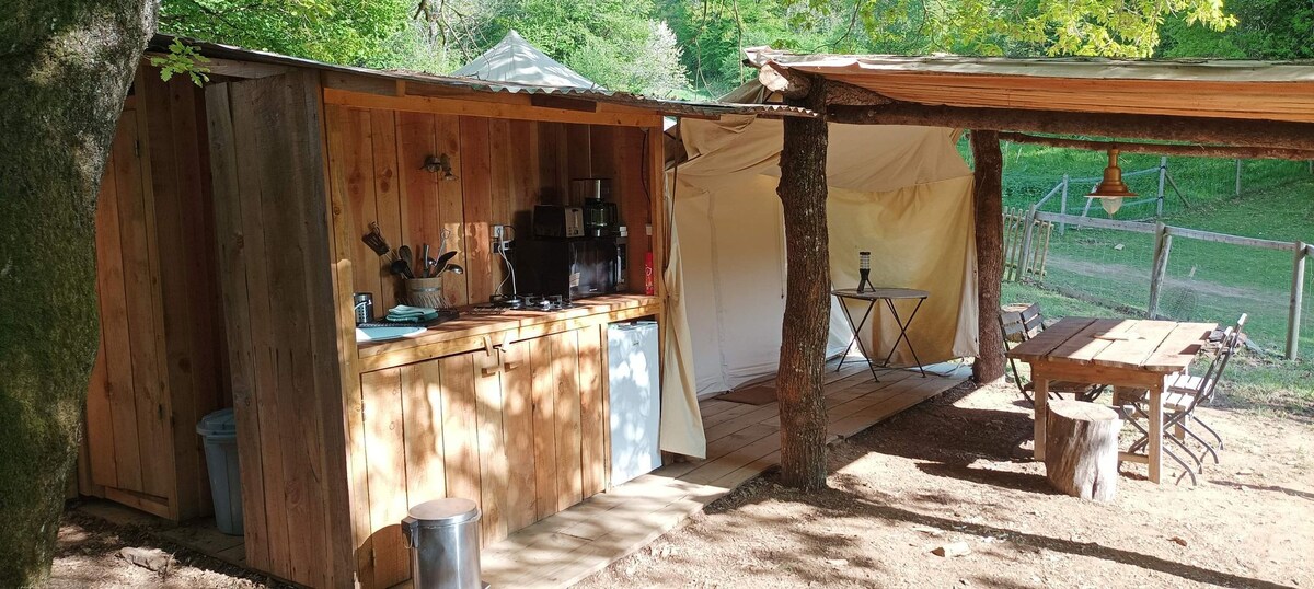 Les Cabanes des Landes-Tente meublée "Coccinelle"