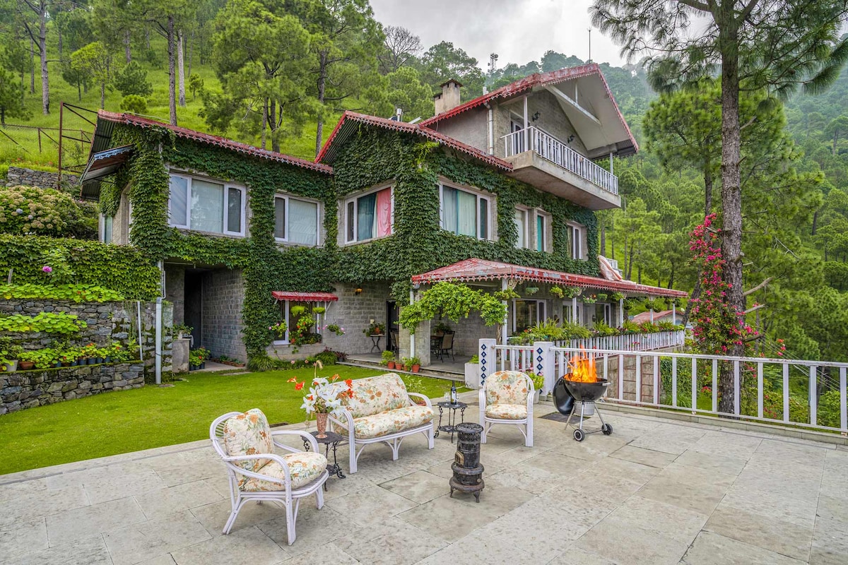 Heritage 4 BHK Villa w/Comp BKFST OpenDeck @ Kasauli