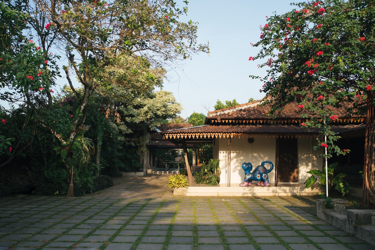 Veranda Java - Traditional & Modern Javanese Villa