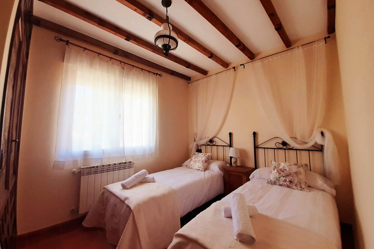 Wide town house in the heart of Torrubia del Campo