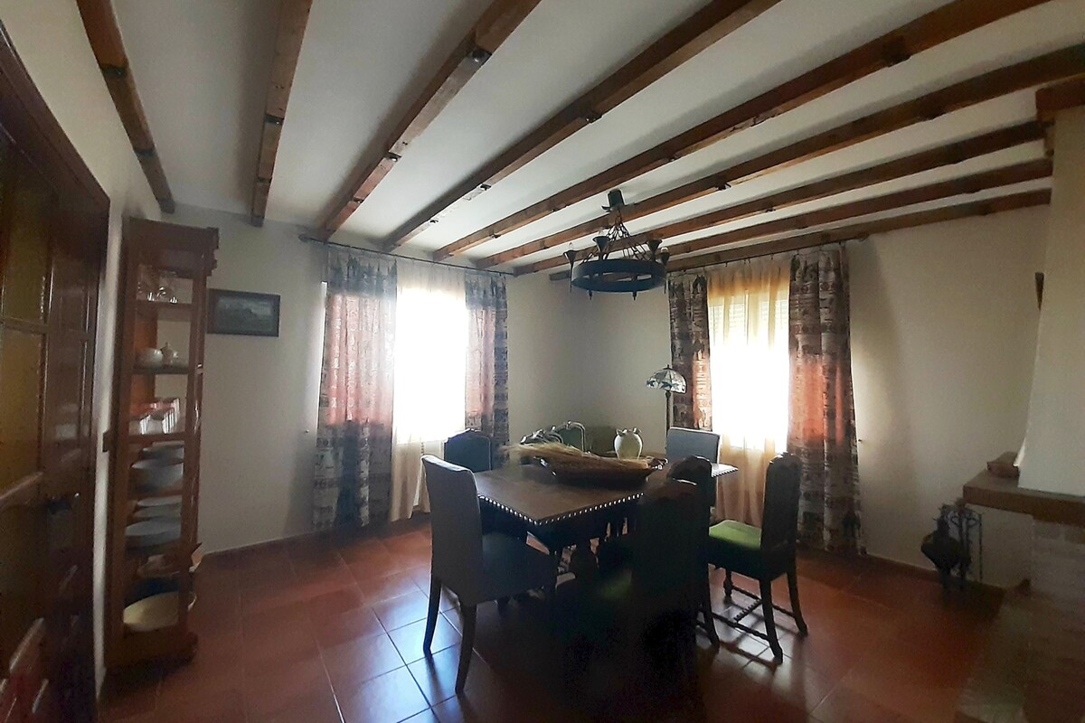 Wide town house in the heart of Torrubia del Campo