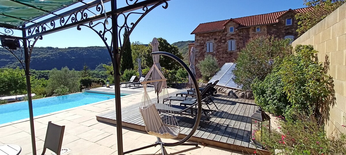 Piscine, chambre "Ecrivain" au Clos des Oeillades