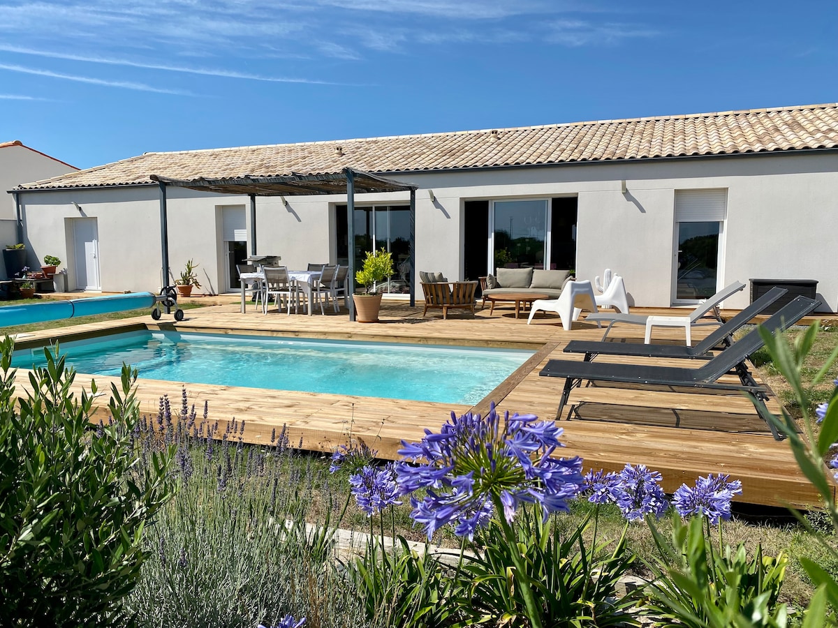 Saint Savinien , villa cosy avec piscine