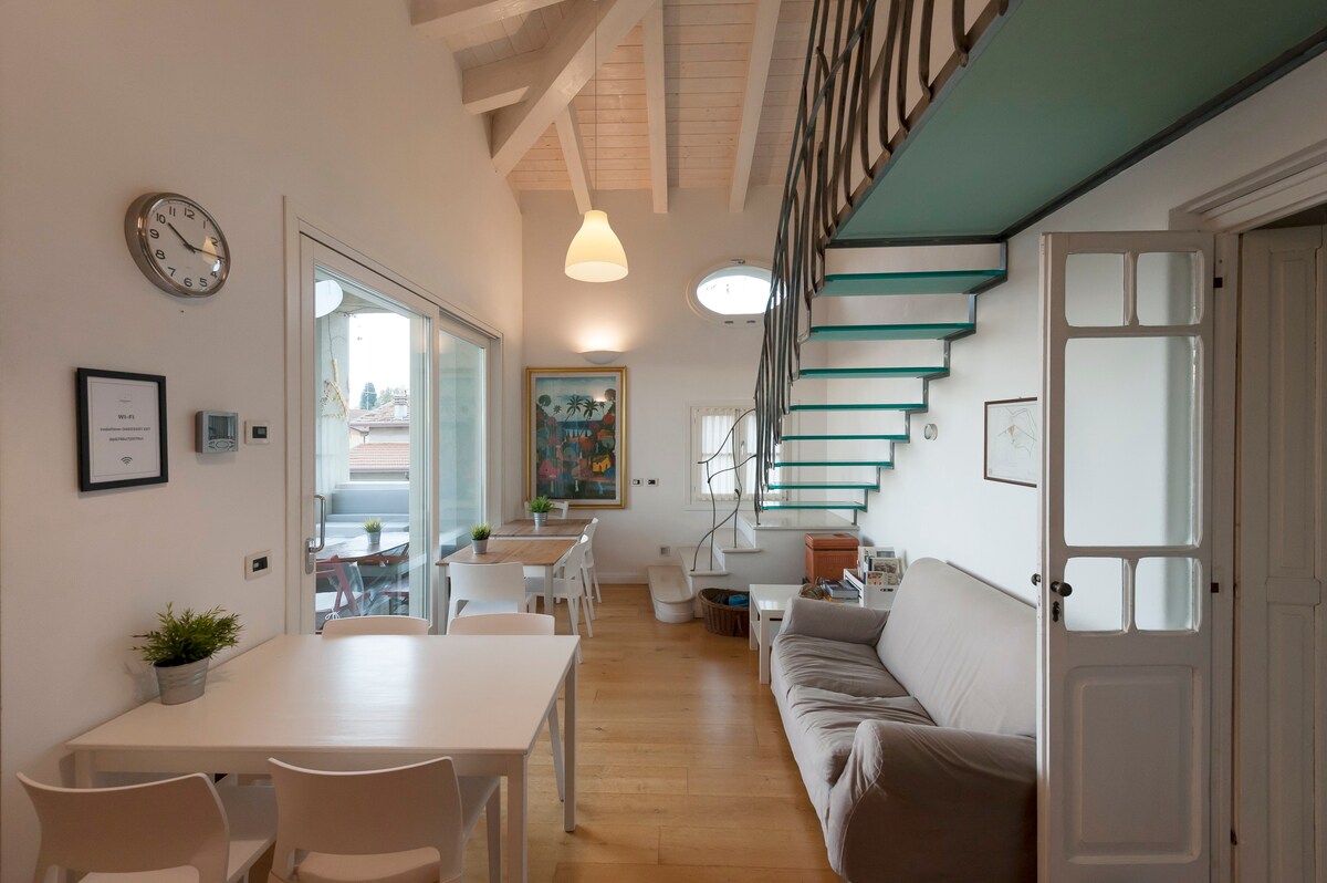 Loft with vintage Jacuzzi and Terrace