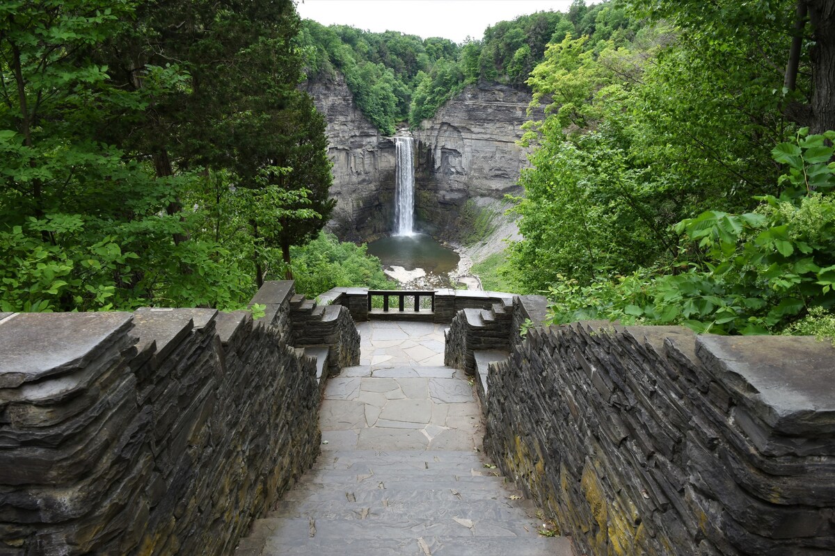 Lakeview Spa Rm, Inn at Taughannock Hotel