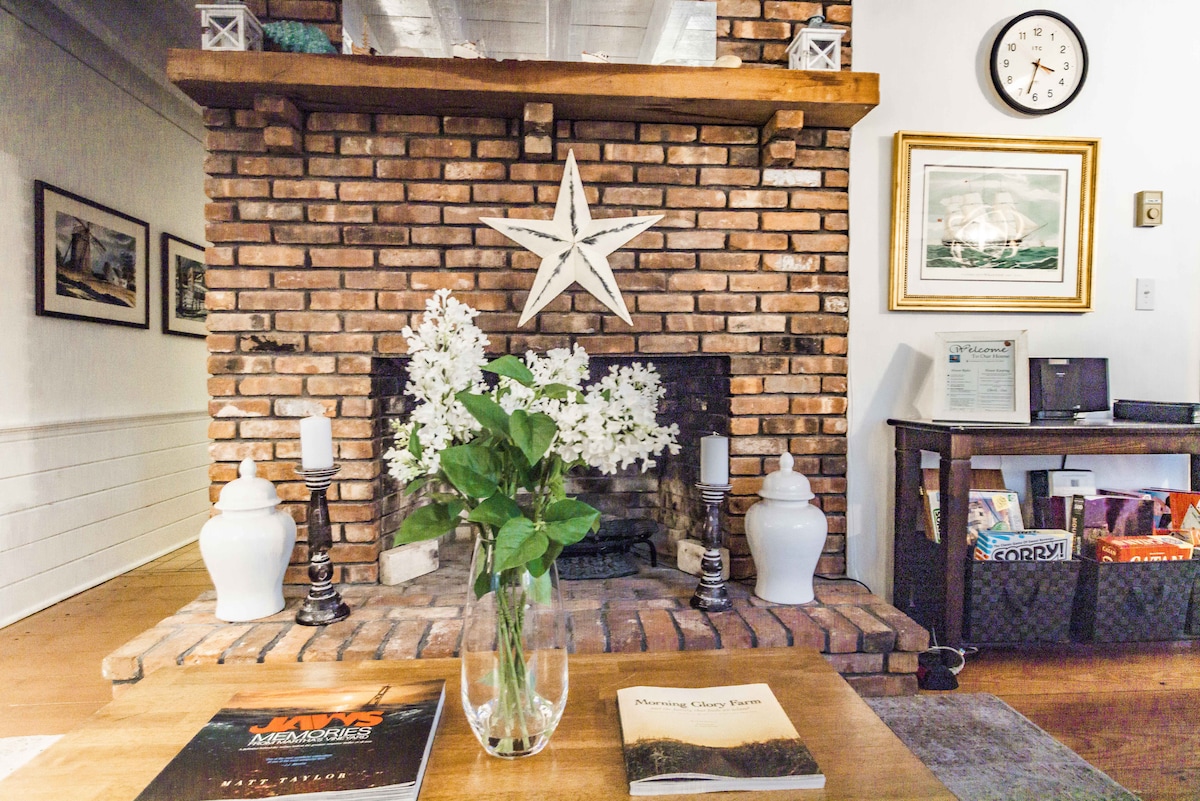 Charming Coastal Saltbox near Town/Beach