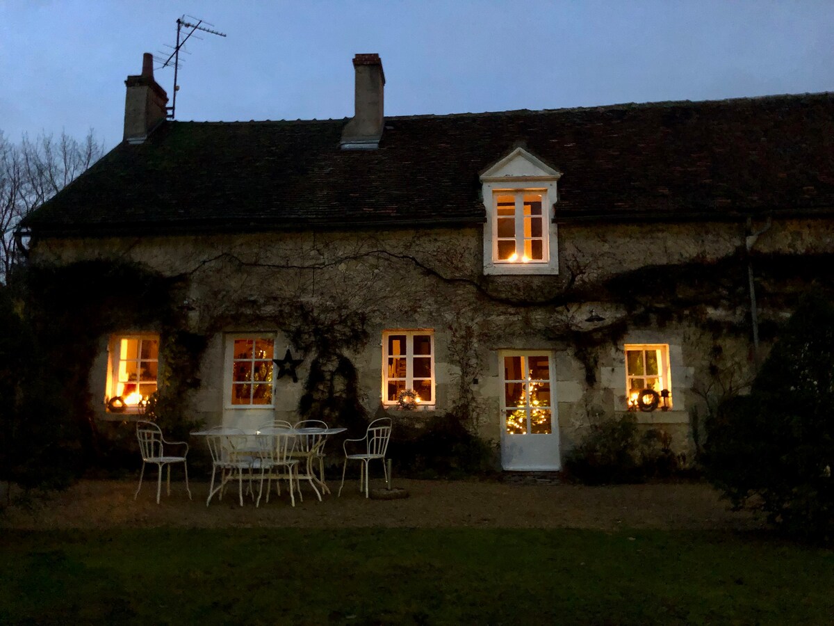 LE POT VERT .lovely cottage with pool .