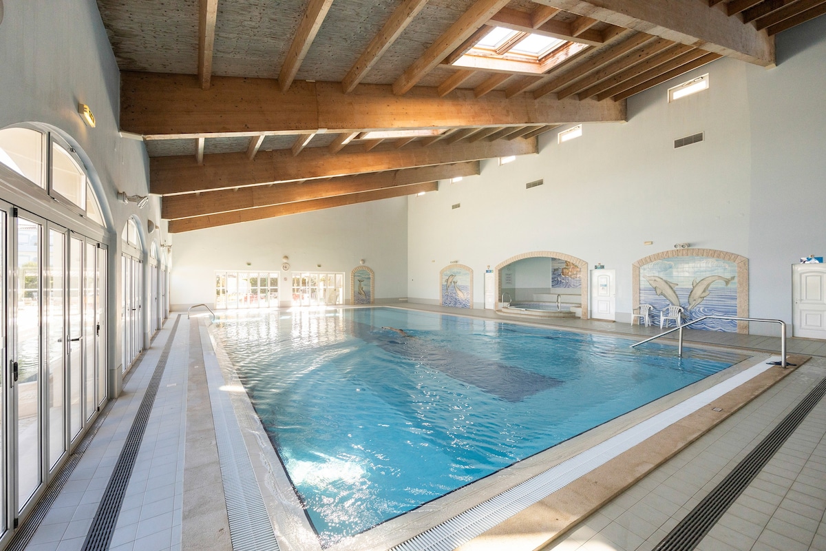 Oasis Resort | Indoor Pool, Jacuzzi & Tennis