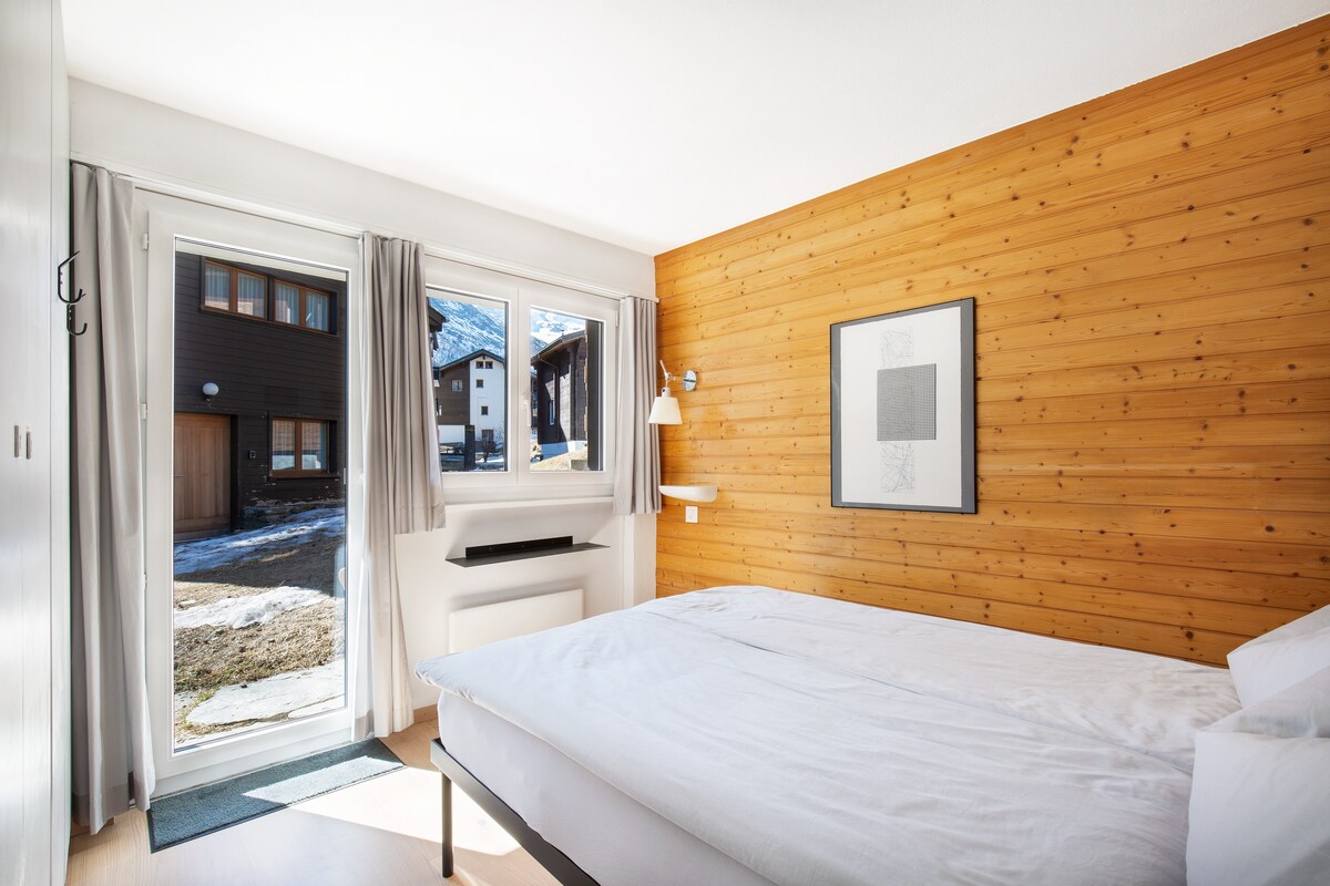 更新了3间卧室，可供6人睡觉，可欣赏冰川景观