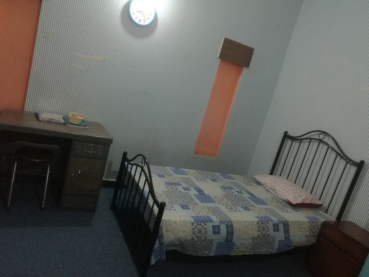 Room Available in Lahore