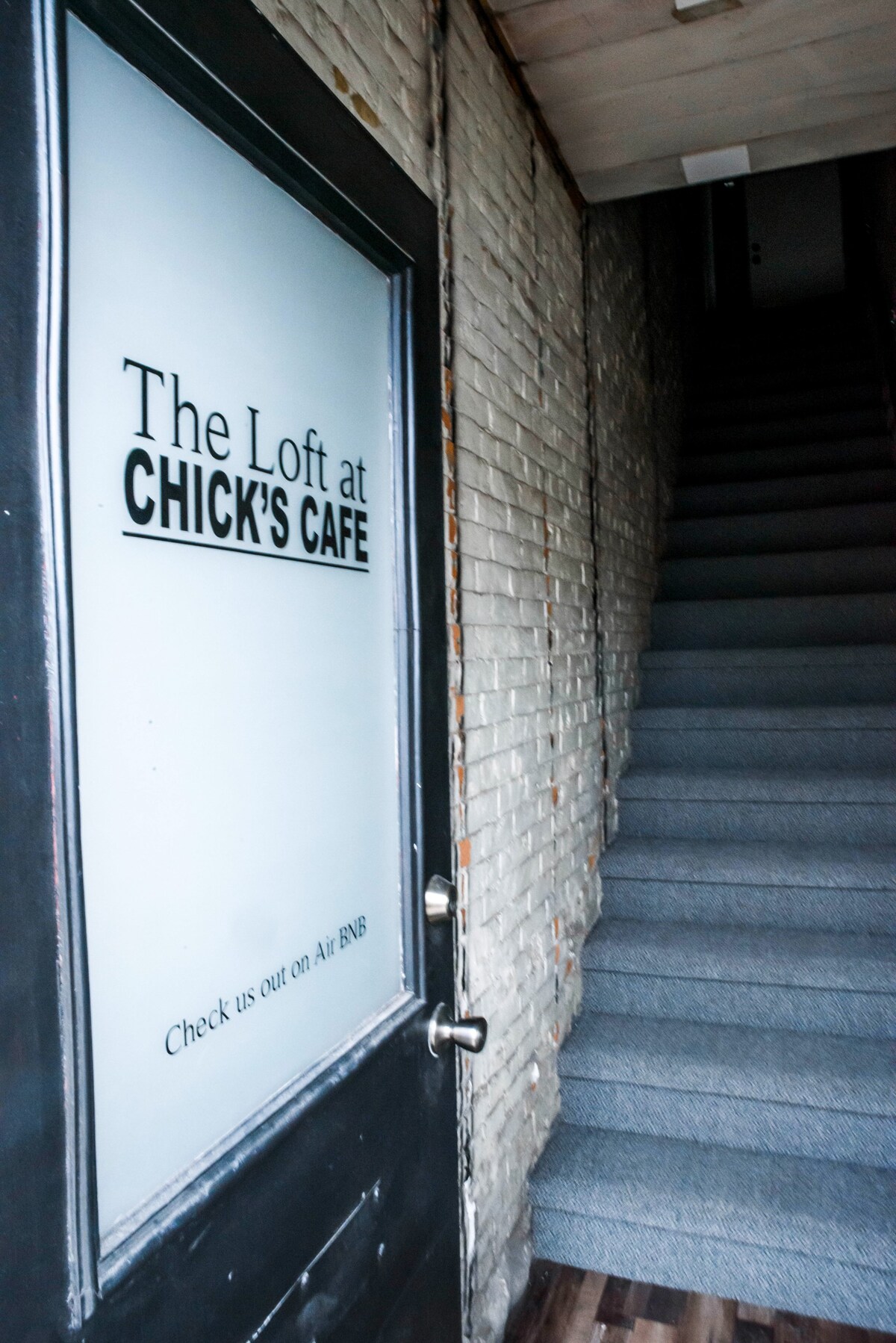 Chick 's Café的Loft -含餐饮券！