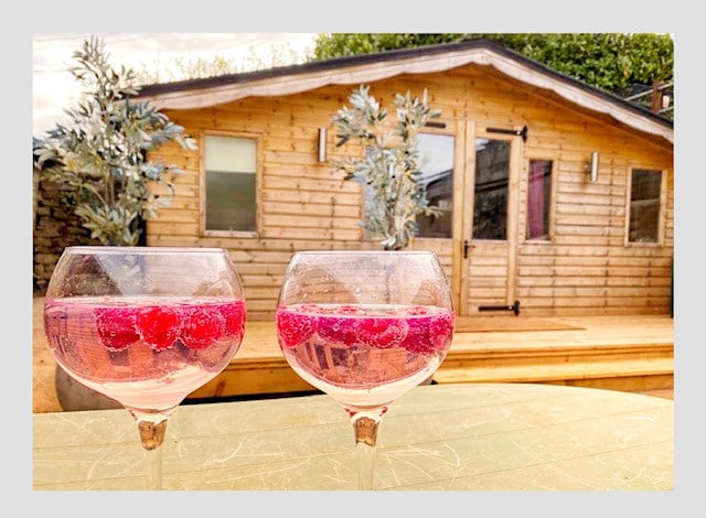 Alpaca Hut Hot Tub & Fizz - Dovedale Peak District