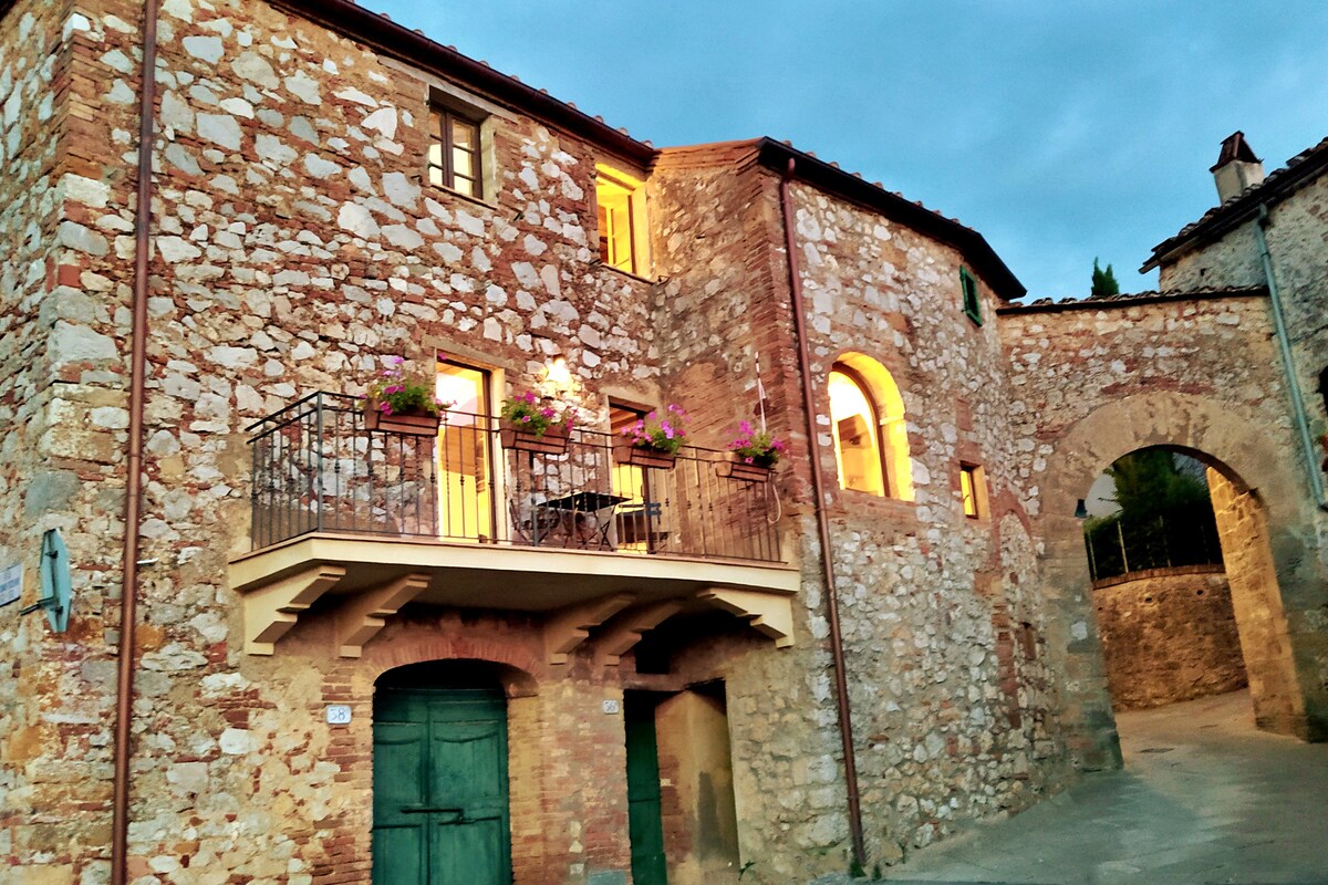 Romantic guest room in the heart of Tuscany